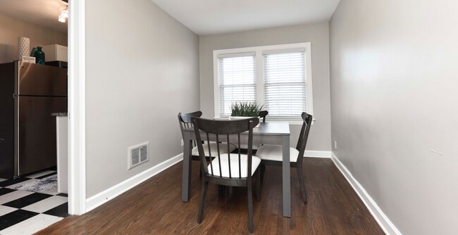 Building Photo - 2 bed 1 bath with W/D