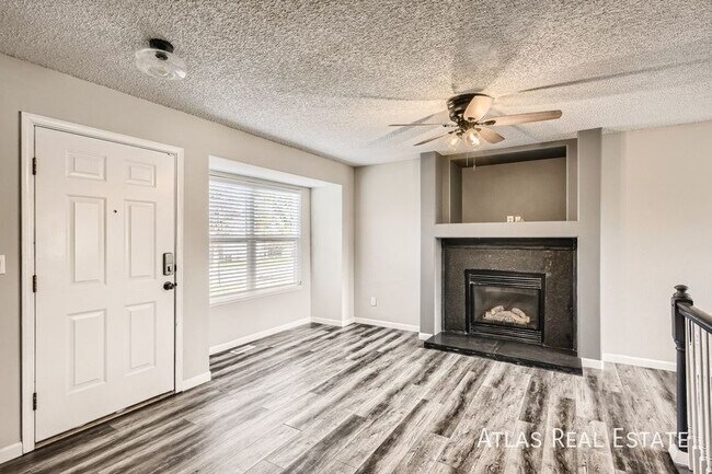 Foto del edificio - 6948 Fountain Ridge Cir