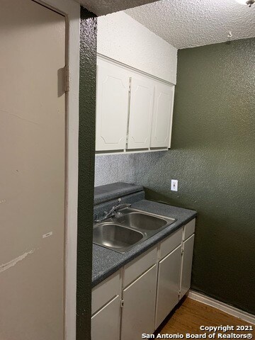 Building Photo - 209 Victor St
