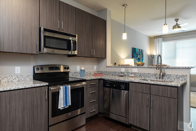 Interior Photo - 605 West End