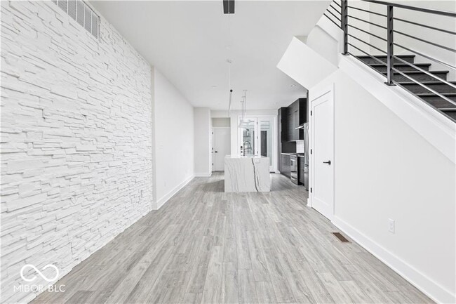 Building Photo - 2141 N Talbott St