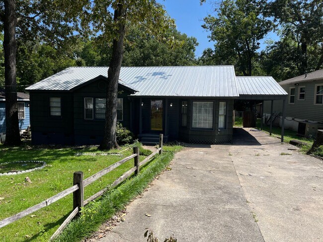 Foto del edificio - 1413 Carol Cir