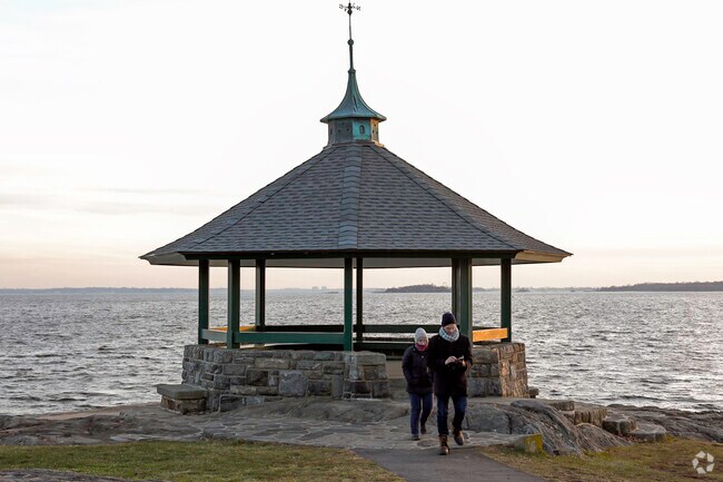 Come and enjoy an amazing sunset at Manor Park in Larchmont.