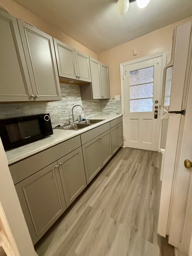 Kitchen - 2228 Crescent Rd