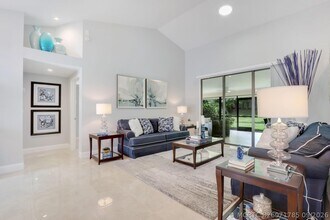 Building Photo - 156 Thornton Dr