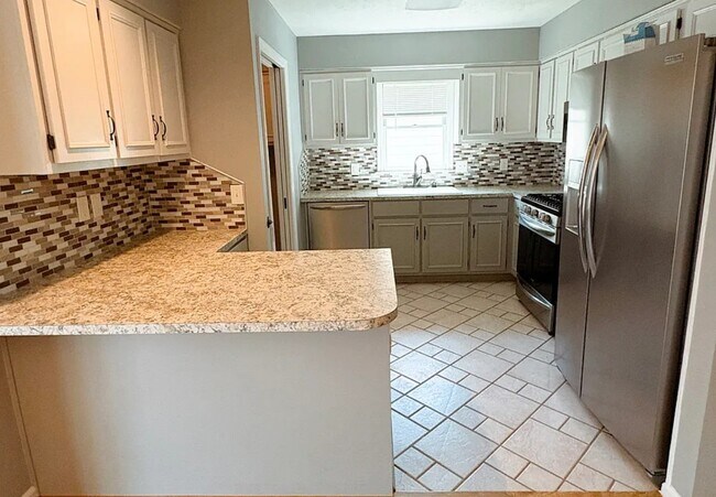 Foto del edificio - 2251 Birchwood Dr