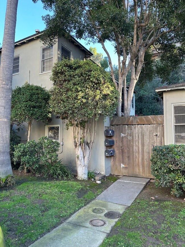 Building Photo - 505 W Maple St