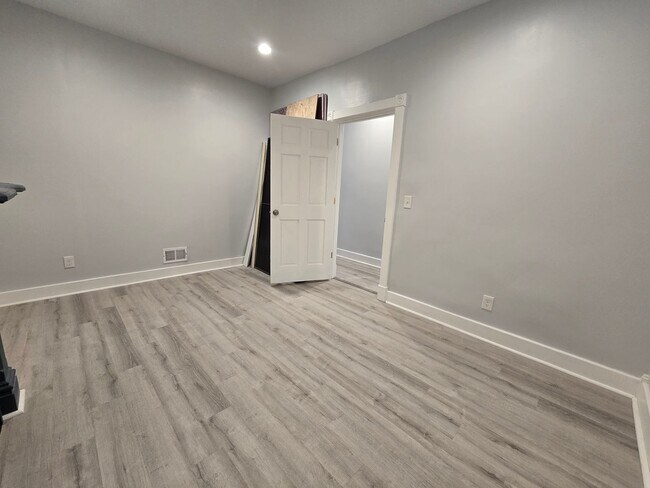 Foto del edificio - Beautifully Remodeled 3 Bedroom With Rooftop Deck - Downtown Sharpsburg