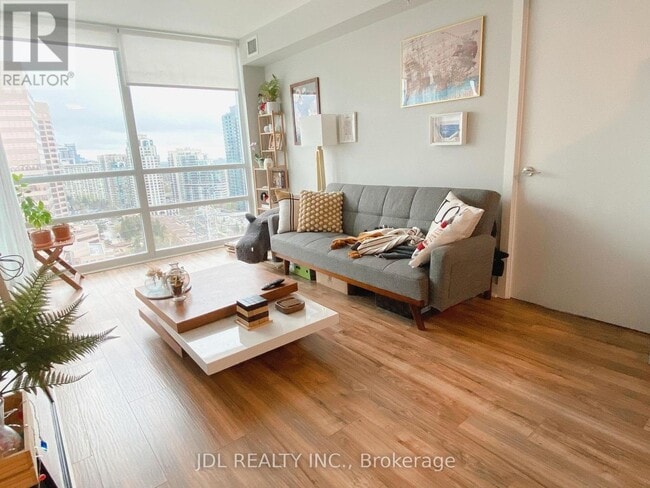 Building Photo - 5740 Yonge St