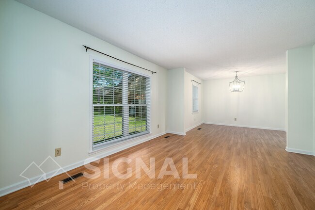 Foto del edificio - 2245 Tal Heim Dr