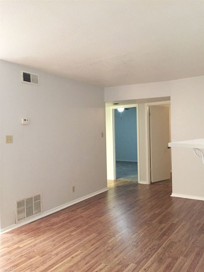 Building Photo - 10537 Starcrest Dr