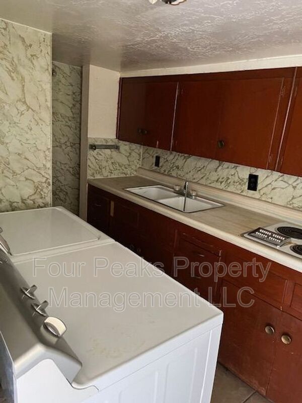 Foto del edificio - 6406 W Rose Ln