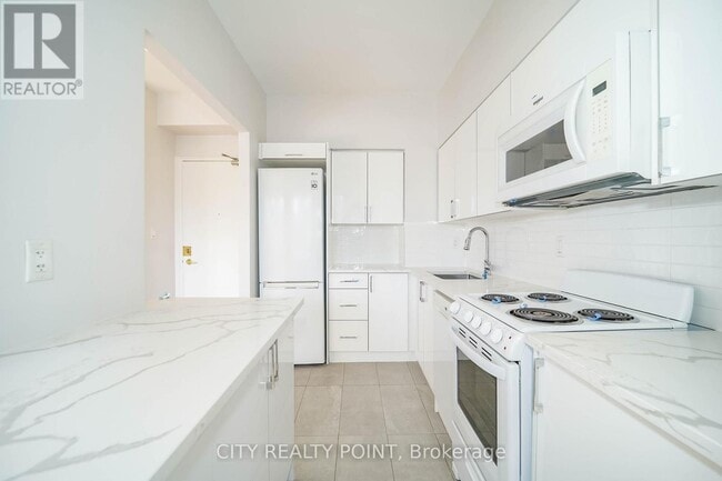 Building Photo - 490 Eglinton Ave E