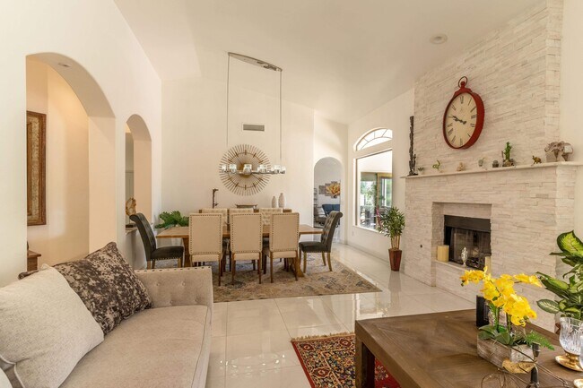 Foto del edificio - 3600 N Sabino Creek Pl