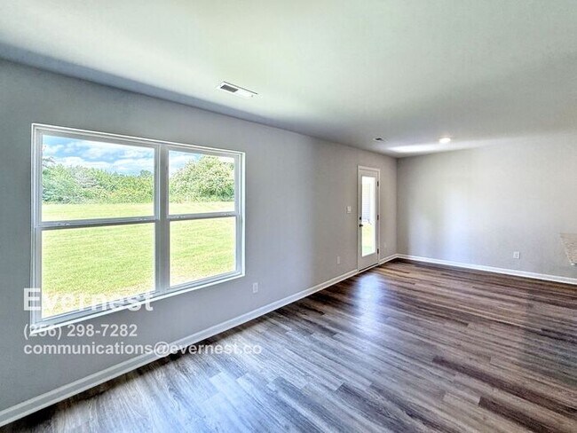 Building Photo - Charming One-Story Home with Garage and Co...
