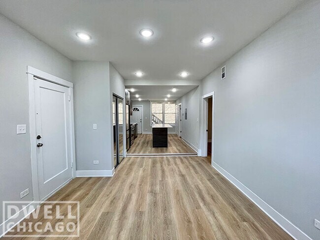 Building Photo - 2406 N Tripp Ave