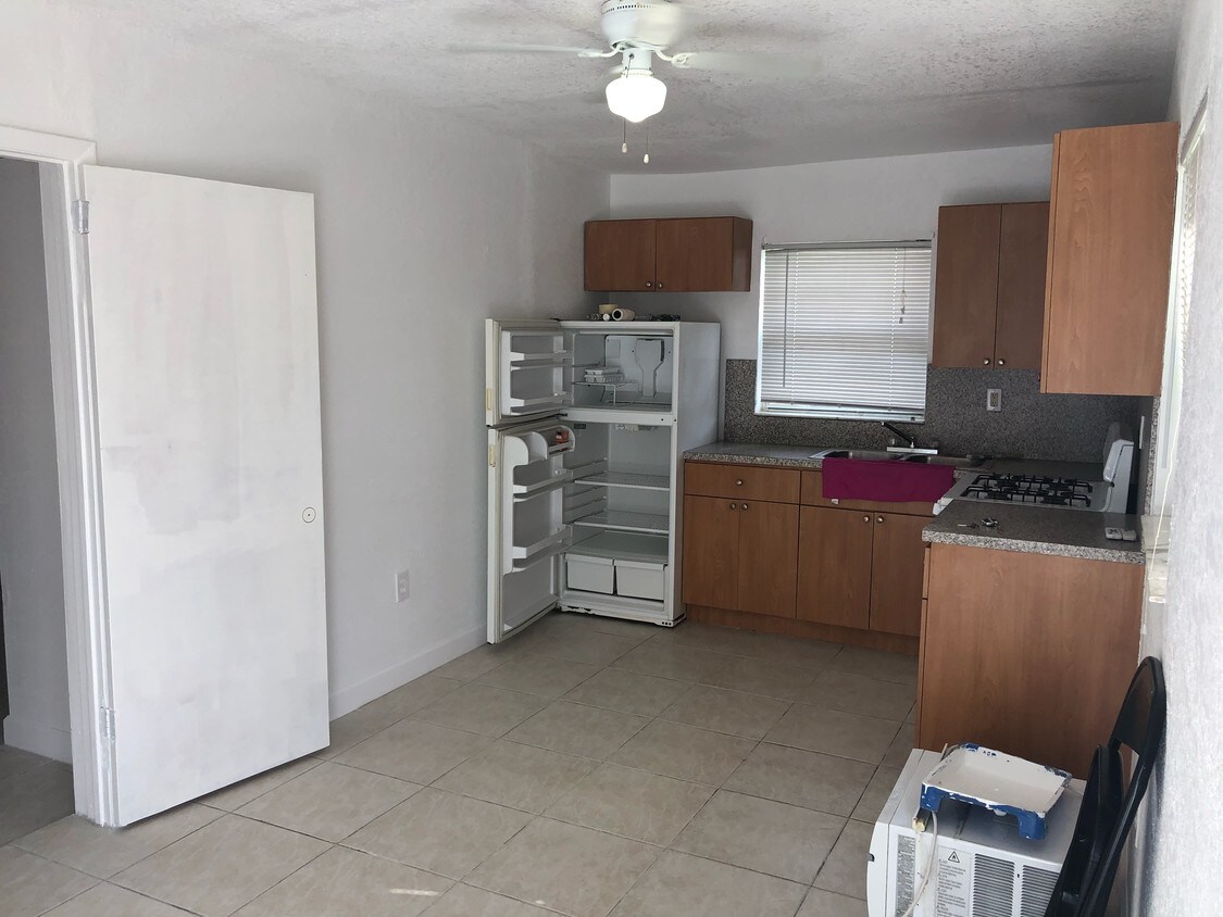 1BD/1BTH - 755 Harem Ave