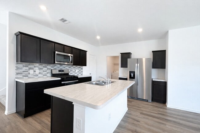 Building Photo - 1739 Royal Rim Dr