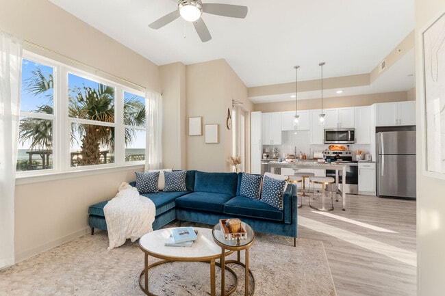 Bright living area on Daytona Beach - Triton Cay - Daytona Apartments