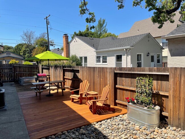 Patio lateral (área común) - 419 8th St