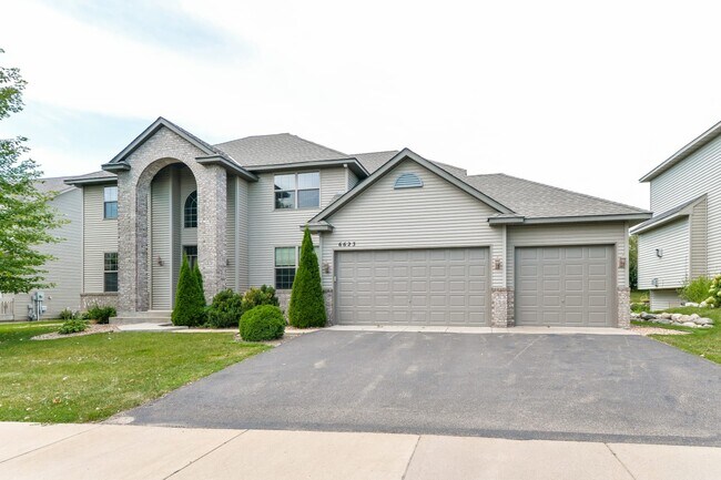 Foto del edificio - 6623 Merrimac Ln N