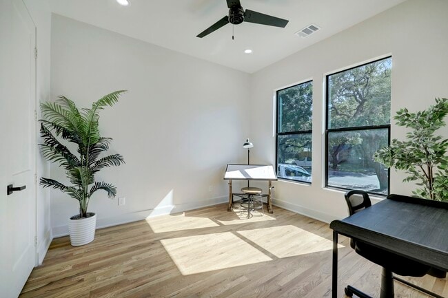 Foto del edificio - 4715 McKinney St