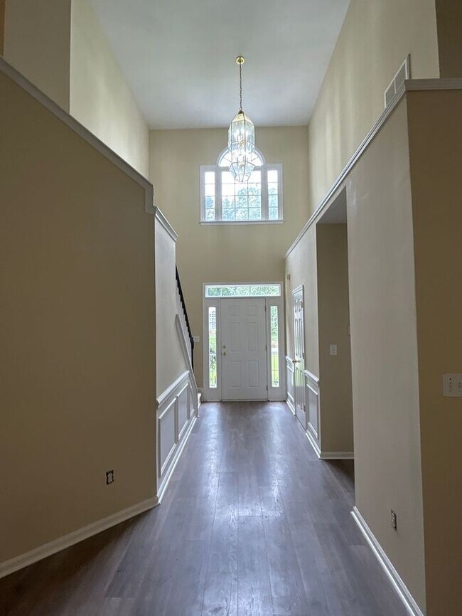 Building Photo - T.R. Lawing Realty Property