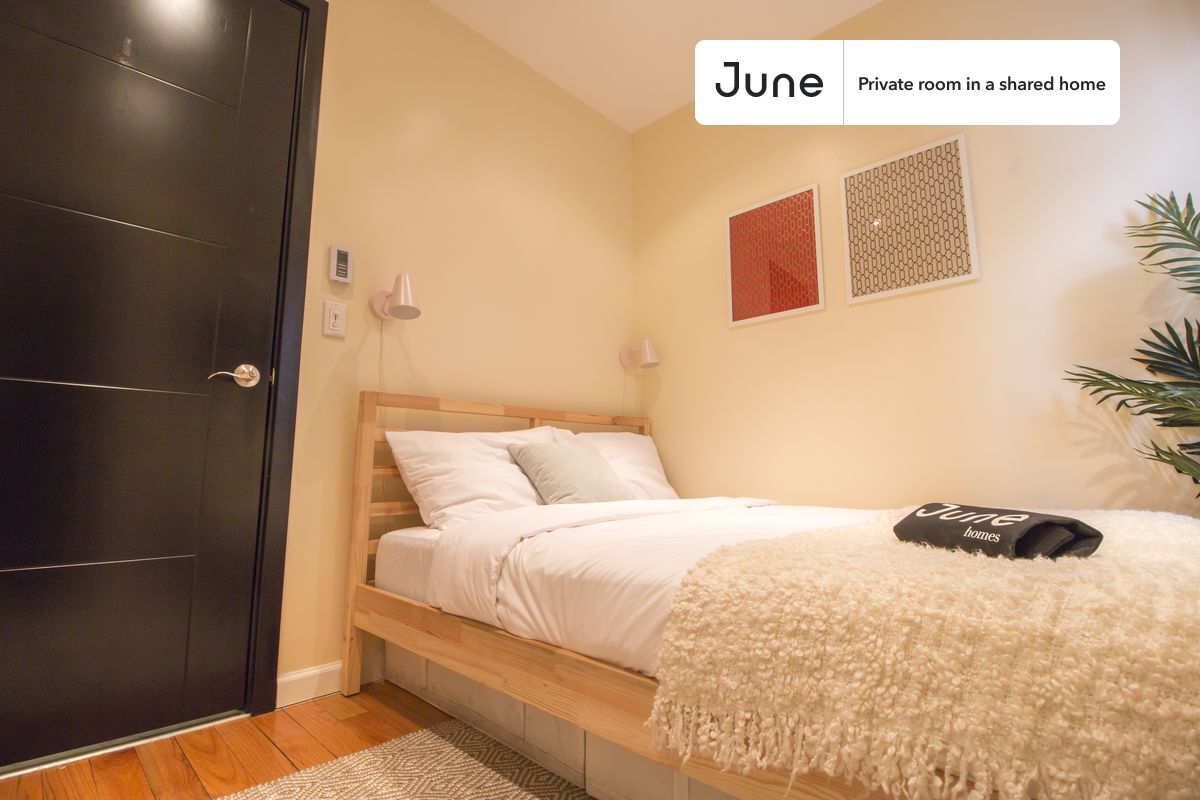 Foto principal - Room in Shared 4 bed/2 bath home