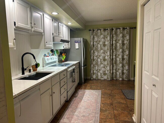 Foto del edificio - 924 Scarlet Oak Ct N