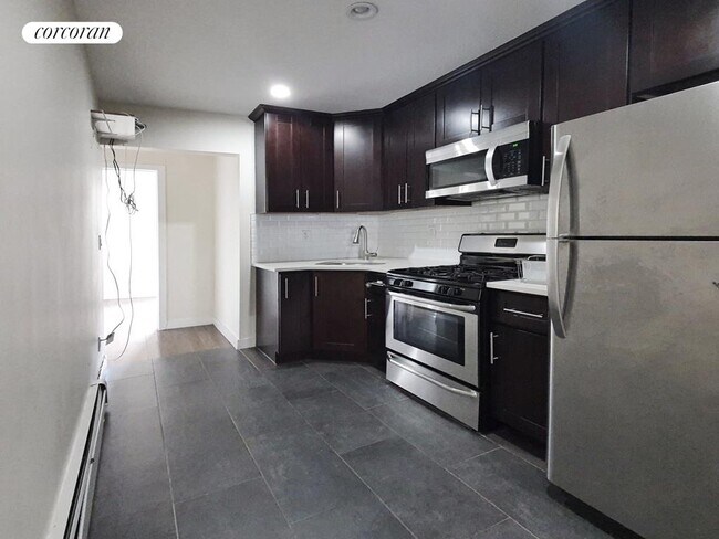 Building Photo - 574 Metropolitan Ave
