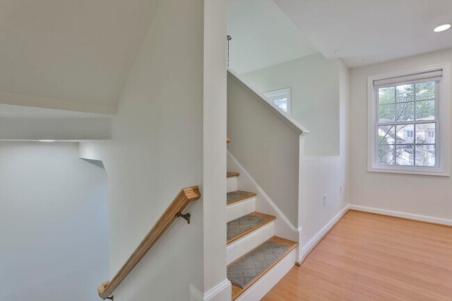 Foto del edificio - 92 Barrington Ave