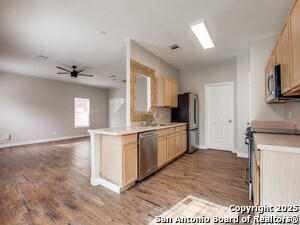 Building Photo - 1322 Dezarae St