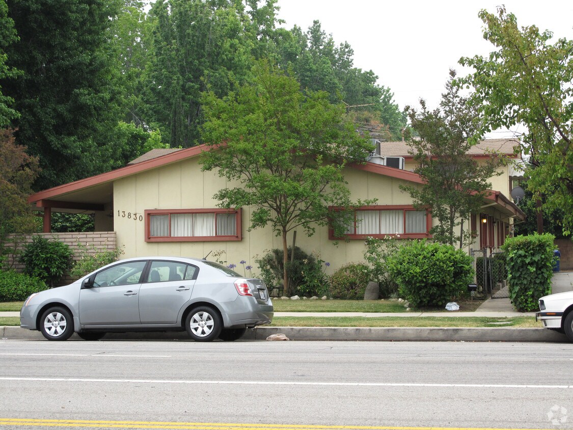 Building Photo - 13830 Burbank Blvd