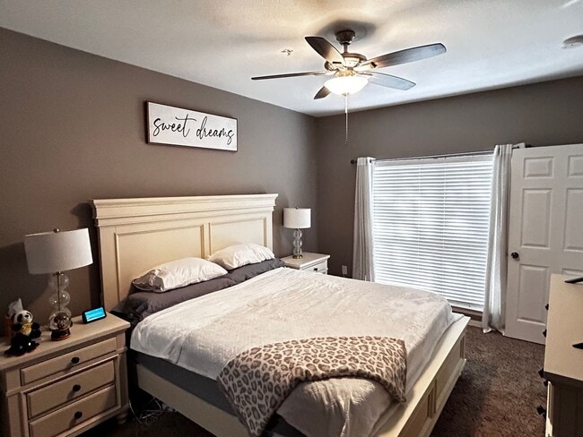 Foto del edificio - 1 Bed 1 Bath Condo in Gated Community with Balcony! Pet Friendly, Plenty Amenities, Easy Commute!