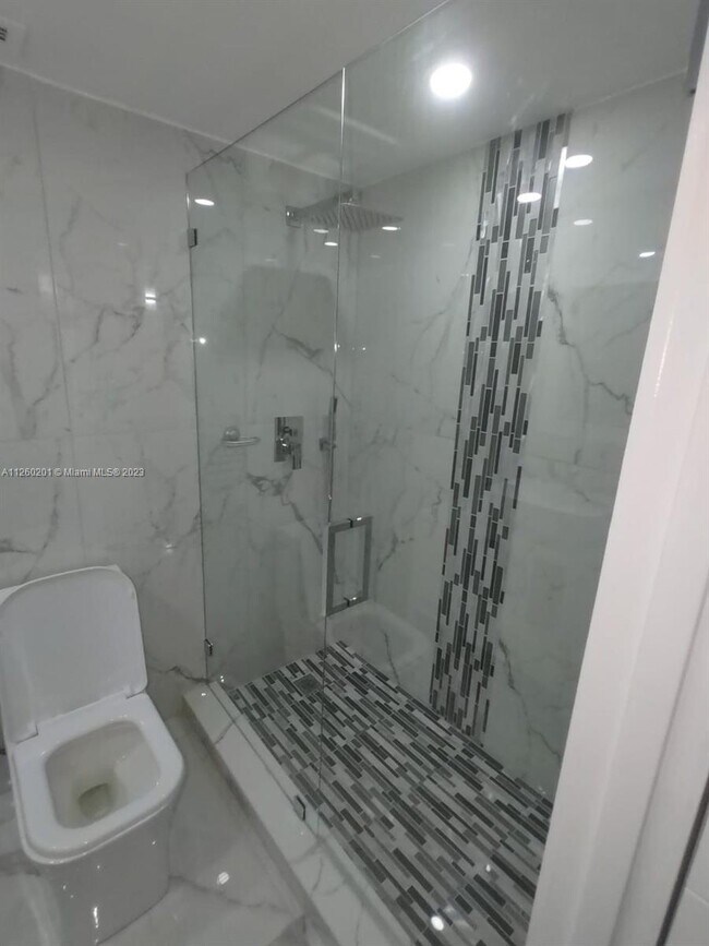 Building Photo - 3725 S Ocean Dr