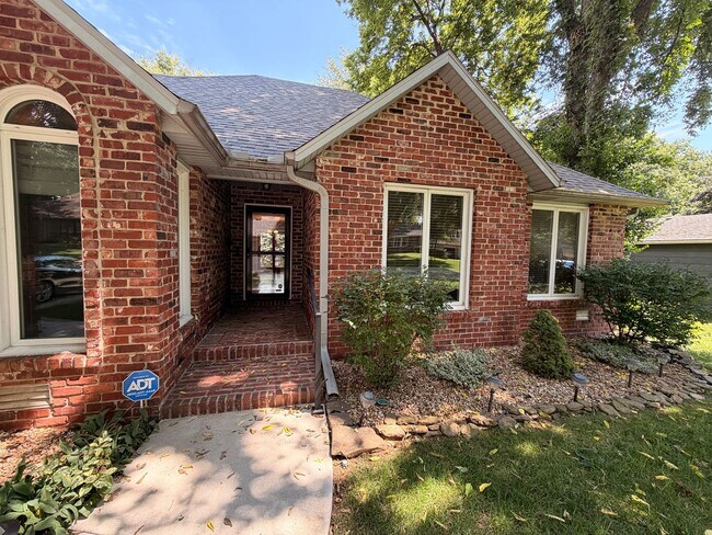 Foto del edificio - 2157 E Cherryvale St