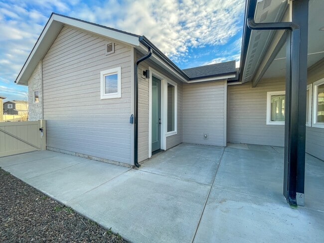 Building Photo - 6273 S Binky Ave