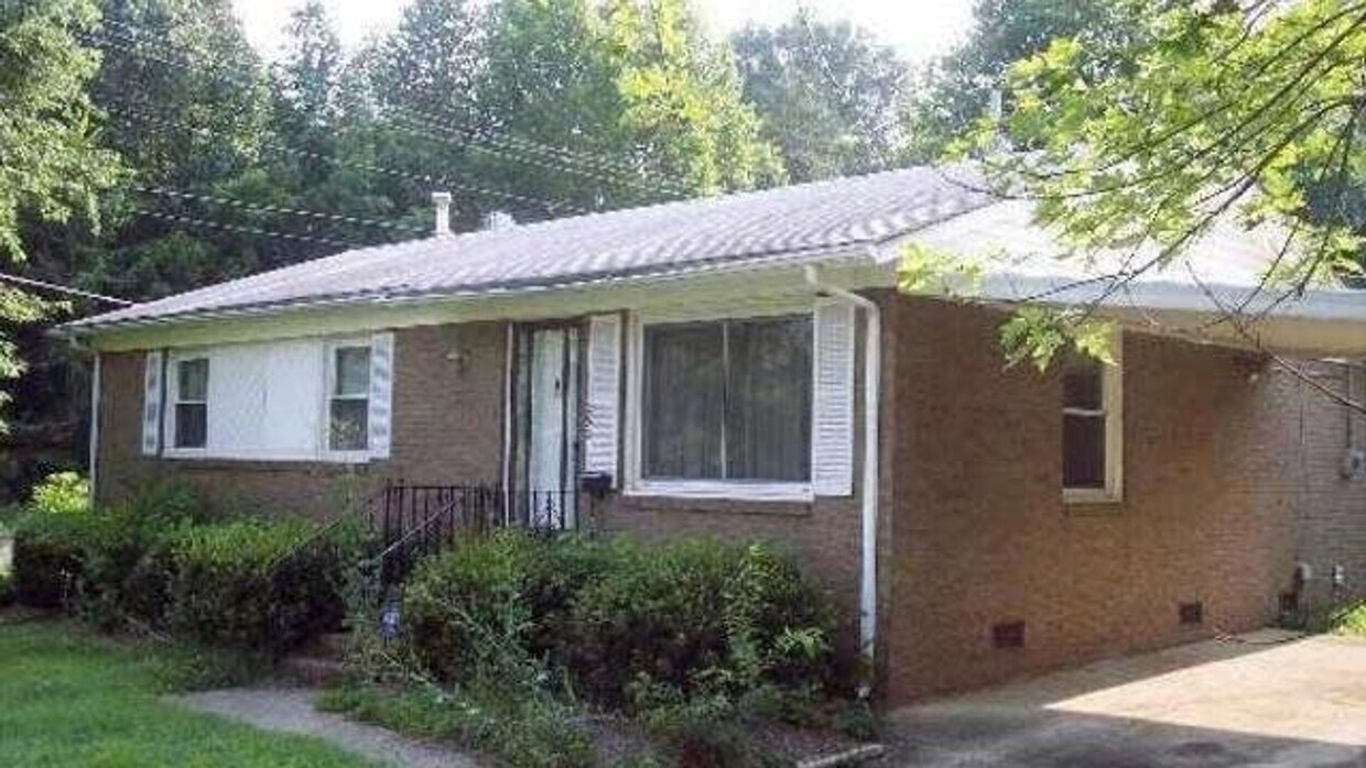 Building Photo - Located in University Park North Neighborhood