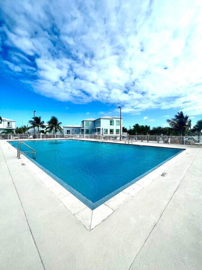 Building Photo - 10877 Overseas Hwy