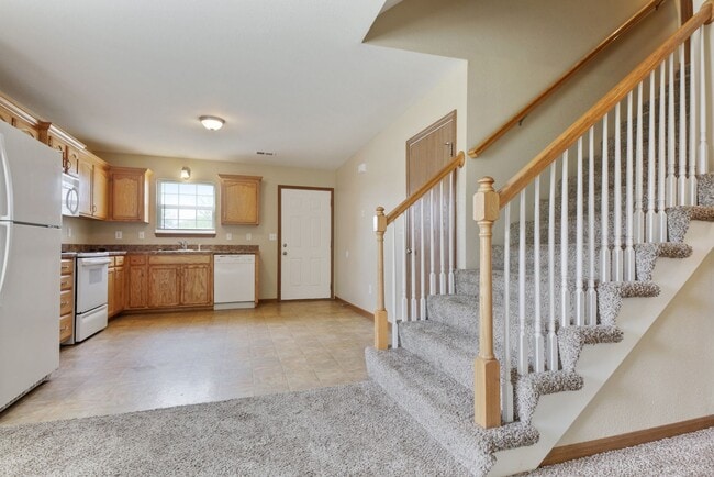 Building Photo - Two story, 3 bedroom, 2 Bath Duplex