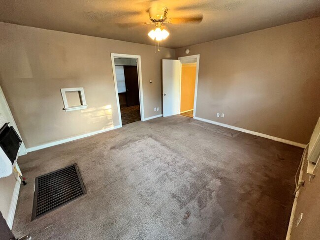 Photo - Cute 3 Bed 1 Bath house in Mwc