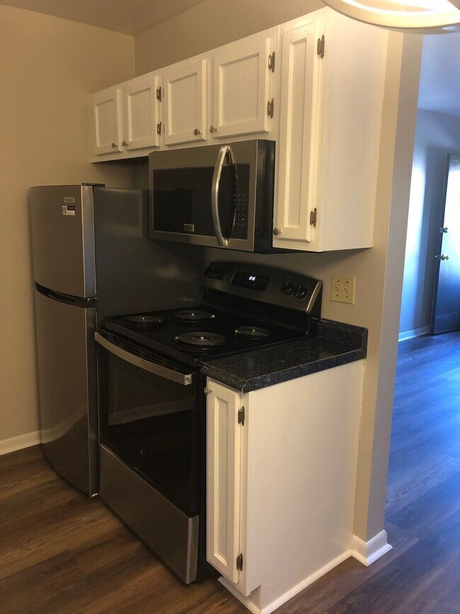 Building Photo - Walk to Vandy and Hillsboro Village, 1 Bed...