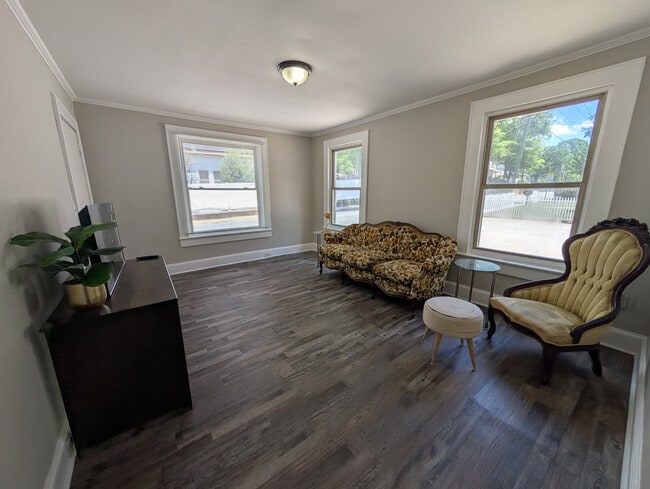 Building Photo - Room in Apartment on Kerr St NW