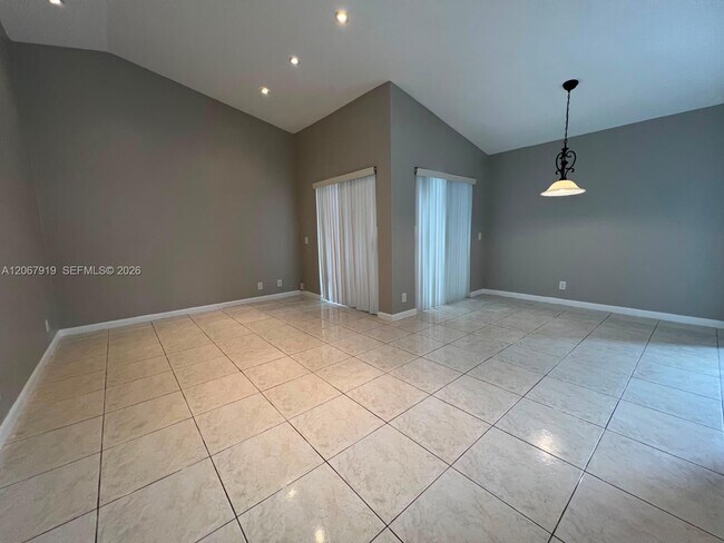 Building Photo - 1591 Springside Dr