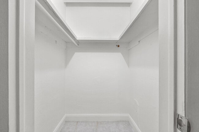 Building Photo - 330 NW 20th St