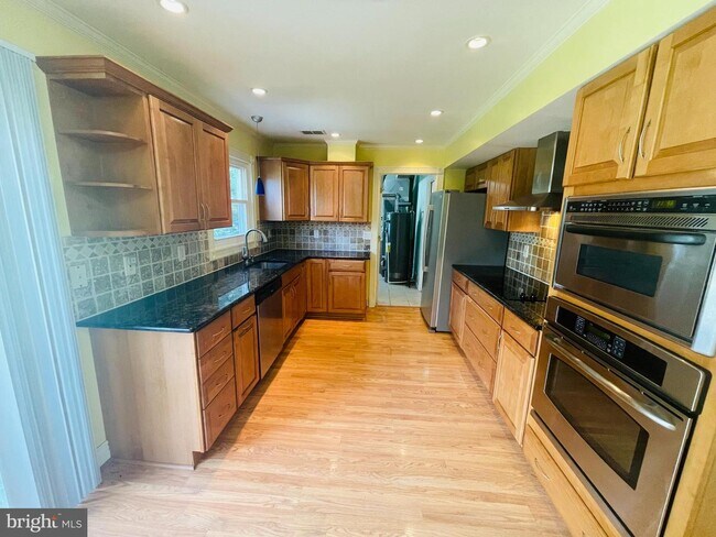 Foto del edificio - 13312 Poplar Tree Rd