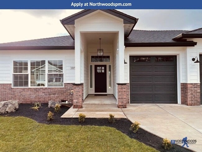Building Photo - Newer Gorgeous Home in Desirable Neighborhood