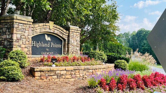 Foto del edificio - 256 Highland Pointe Cir E