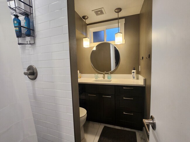 Foto del edificio - 1741 E 105th Pl