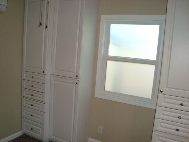 Foto del edificio - 615 E 2nd St